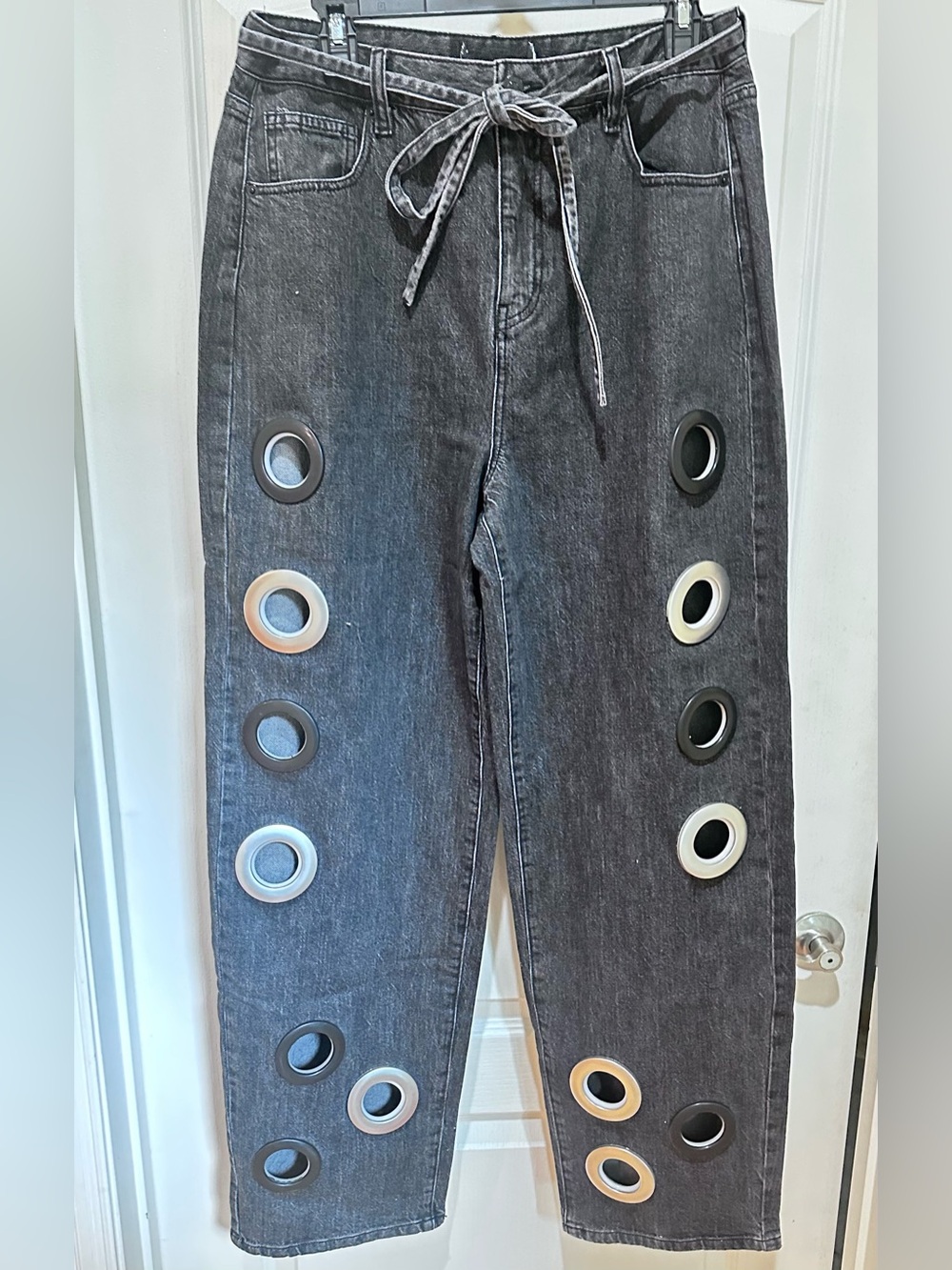 Upcycled Grommet-Detail belted Charcoal Jeans size L - Picture 2 of 4
